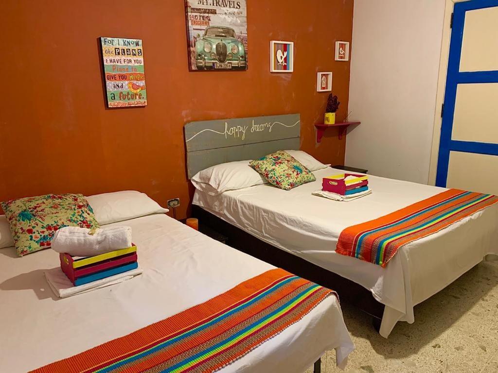 The Pelican Larry Hostel Cali Εξωτερικό φωτογραφία