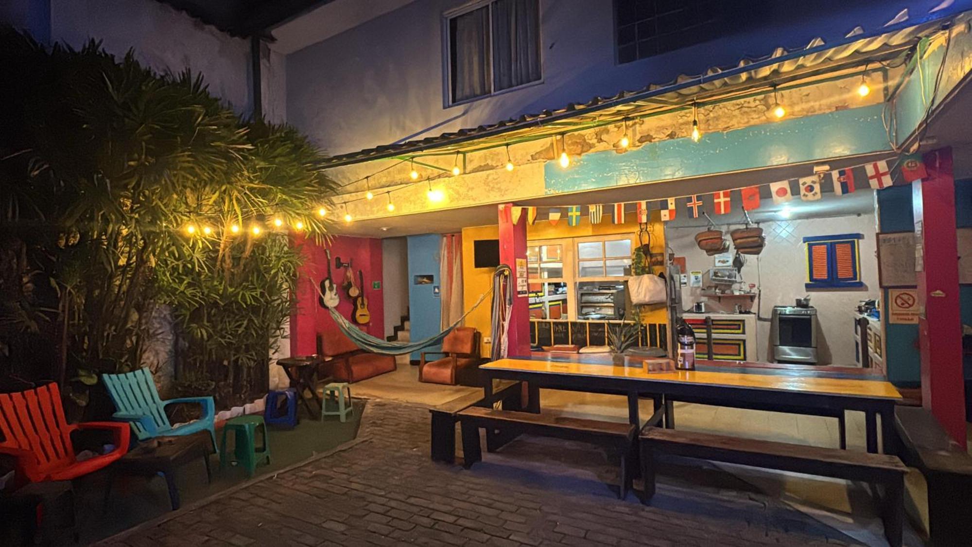 The Pelican Larry Hostel Cali Εξωτερικό φωτογραφία