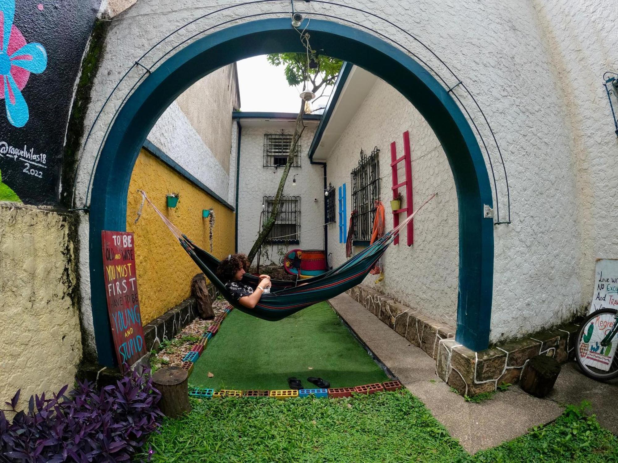 The Pelican Larry Hostel Cali Εξωτερικό φωτογραφία