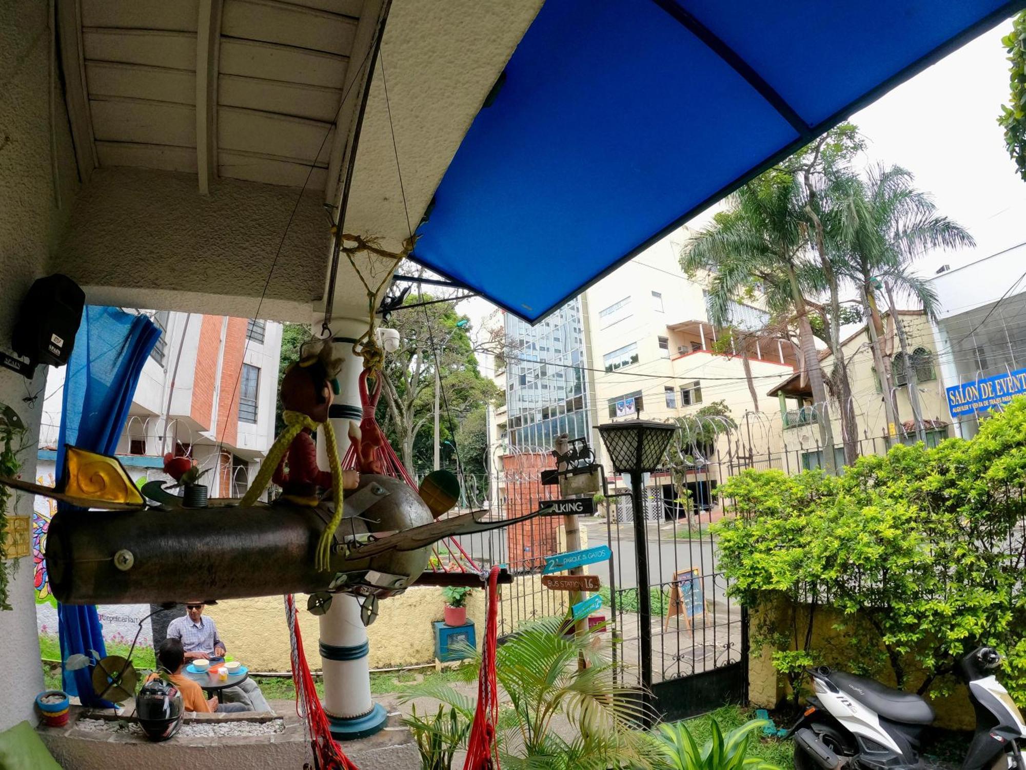 The Pelican Larry Hostel Cali Εξωτερικό φωτογραφία