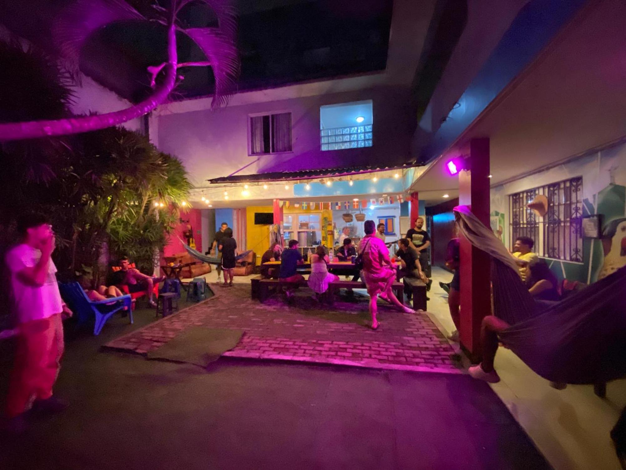 The Pelican Larry Hostel Cali Εξωτερικό φωτογραφία
