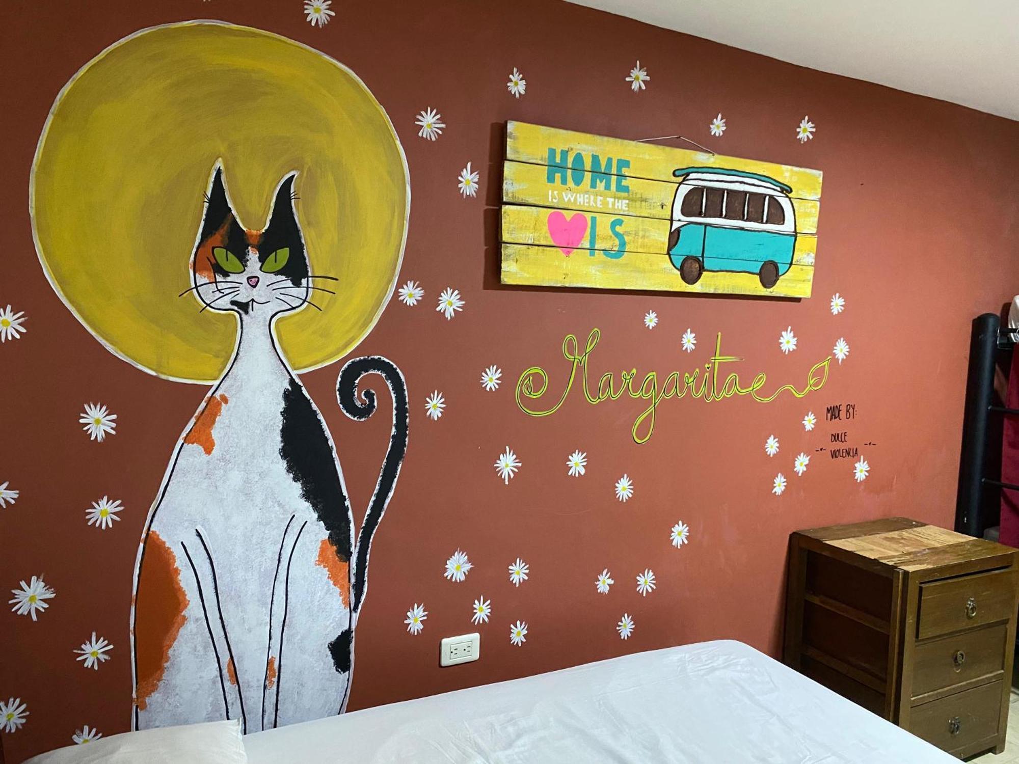 The Pelican Larry Hostel Cali Εξωτερικό φωτογραφία