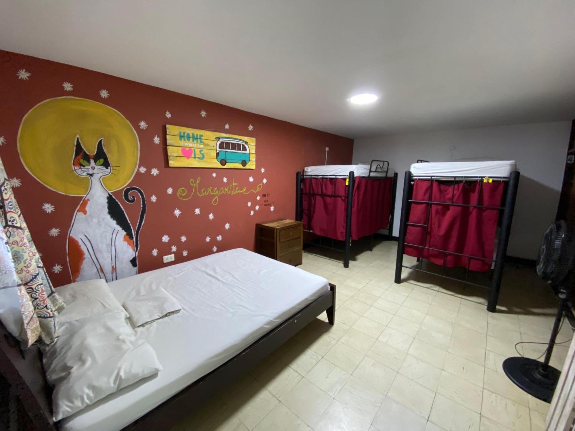 The Pelican Larry Hostel Cali Εξωτερικό φωτογραφία