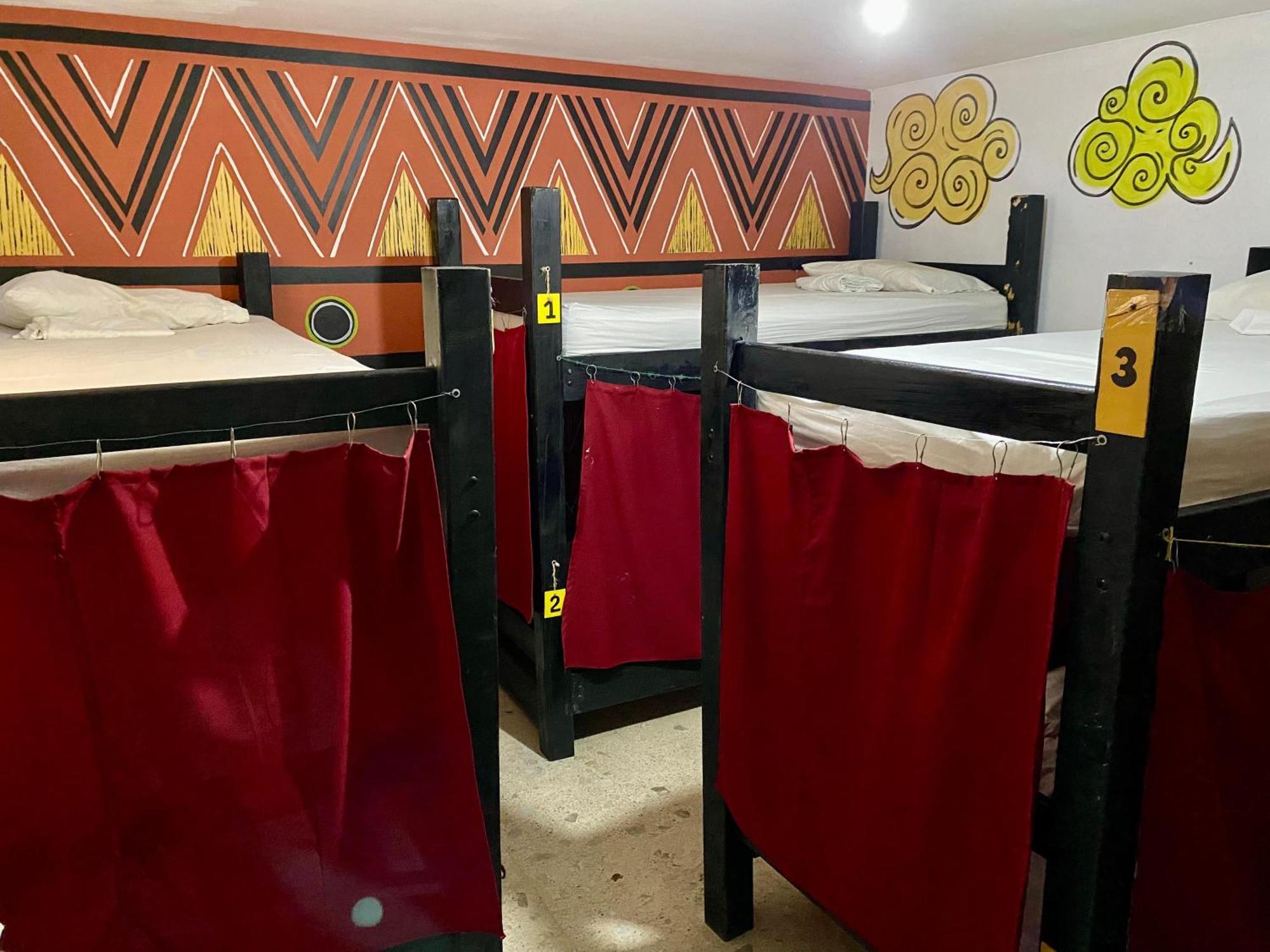 The Pelican Larry Hostel Cali Εξωτερικό φωτογραφία