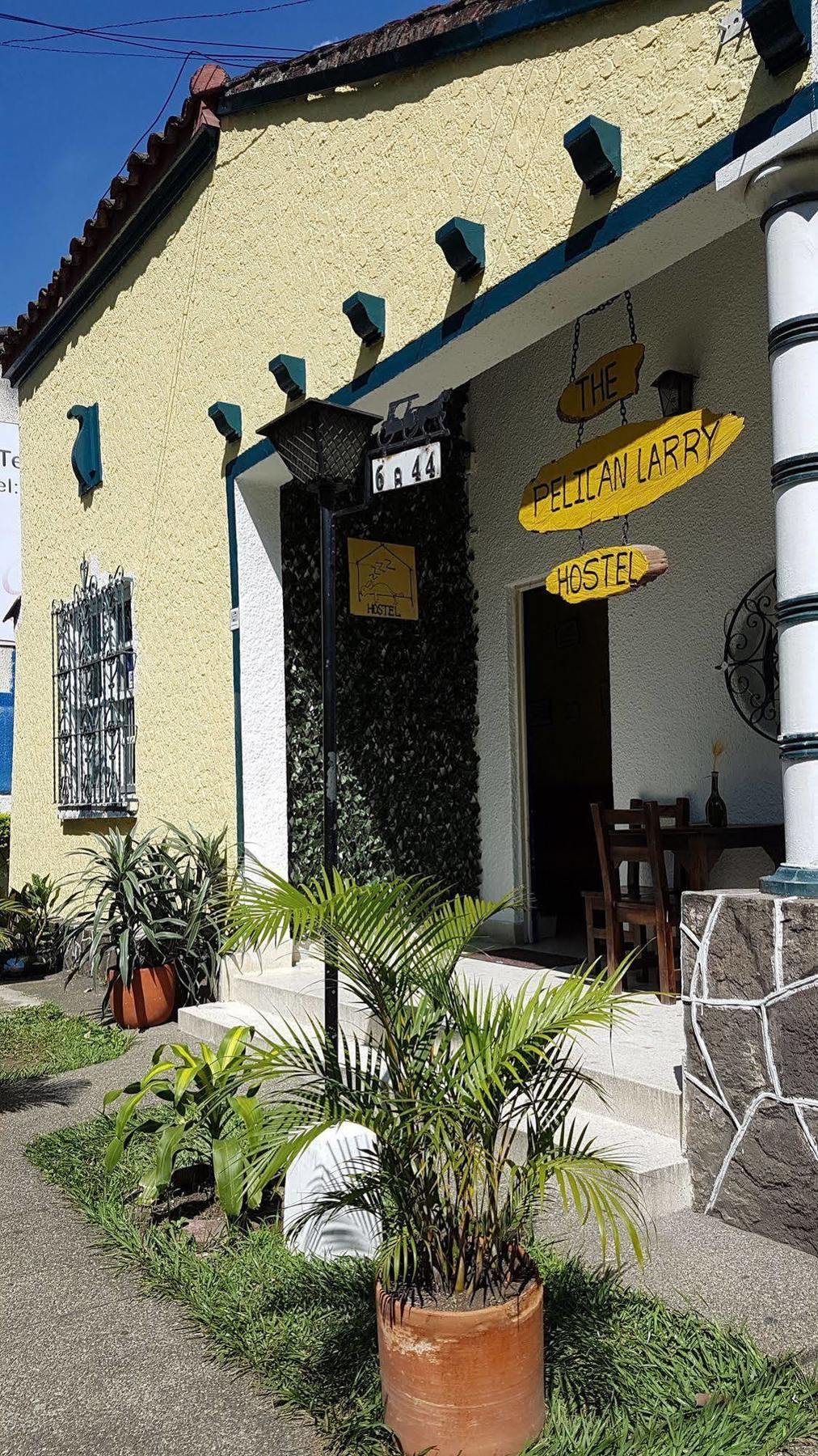 The Pelican Larry Hostel Cali Εξωτερικό φωτογραφία