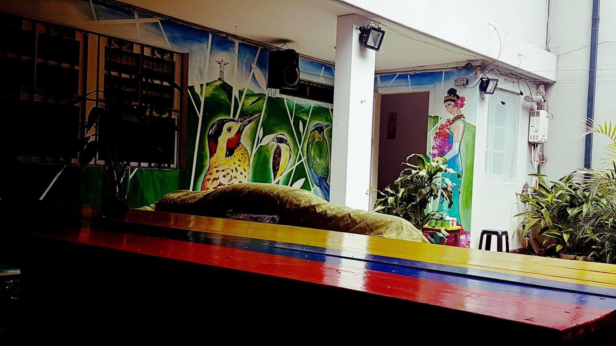 The Pelican Larry Hostel Cali Εξωτερικό φωτογραφία