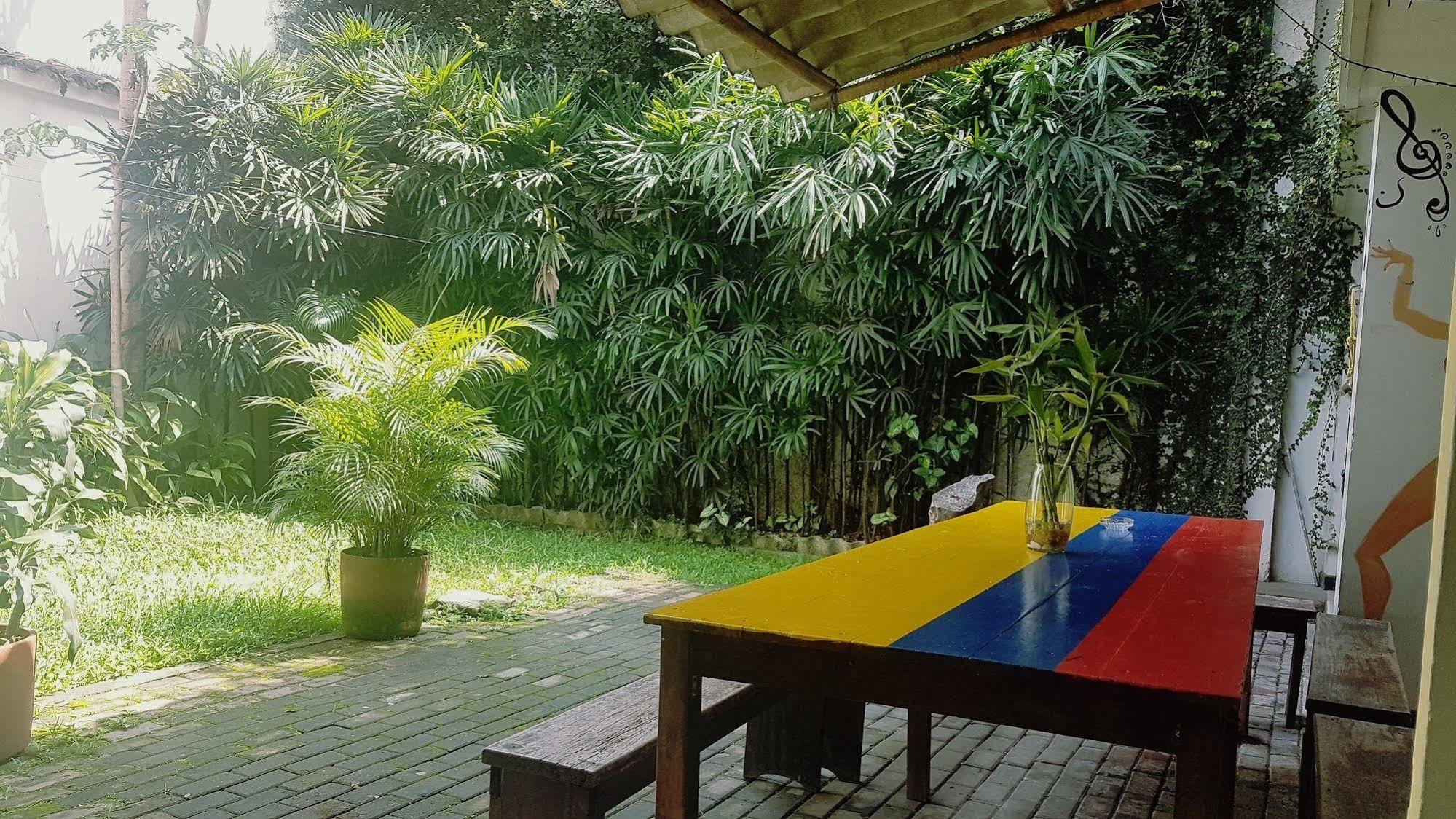 The Pelican Larry Hostel Cali Εξωτερικό φωτογραφία