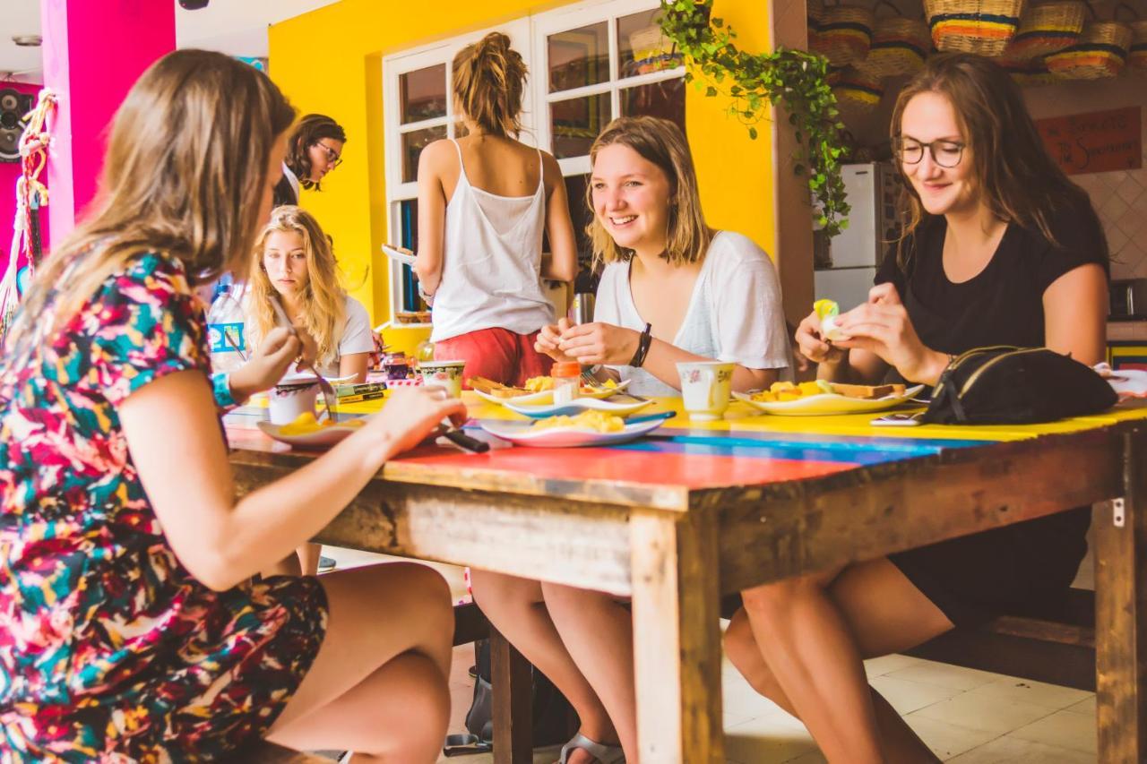 The Pelican Larry Hostel Cali Εξωτερικό φωτογραφία